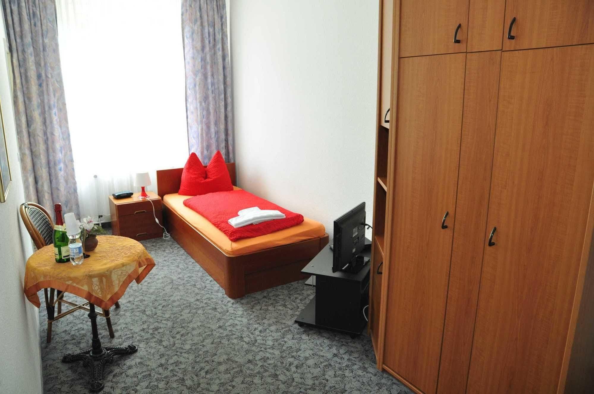 Pension Leipzig Georgplatz Exterior foto